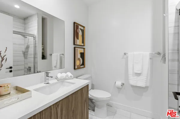 $917,000 | 6707 North Sepulveda Boulevard, Van Nuys, CA 91406