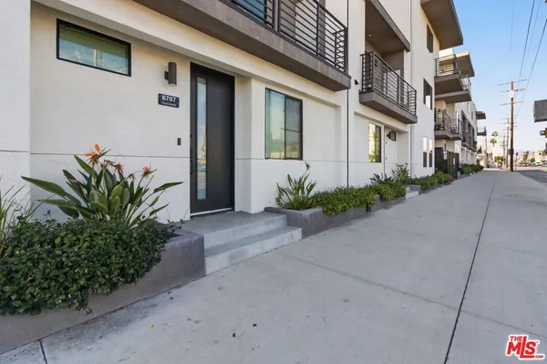 $917,000 | 6707 North Sepulveda Boulevard, Van Nuys, CA 91406