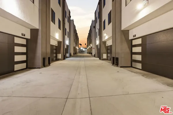 $917,000 | 6707 North Sepulveda Boulevard, Van Nuys, CA 91406