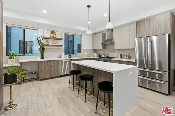 $917,000 | 6707 North Sepulveda Boulevard, Van Nuys, CA 91406