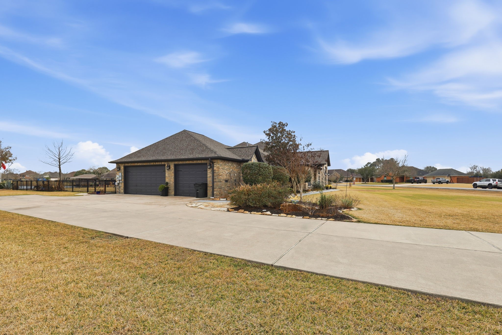 422 Lago Circle Santa Fe, TX 77517 - Photo 5 of 44