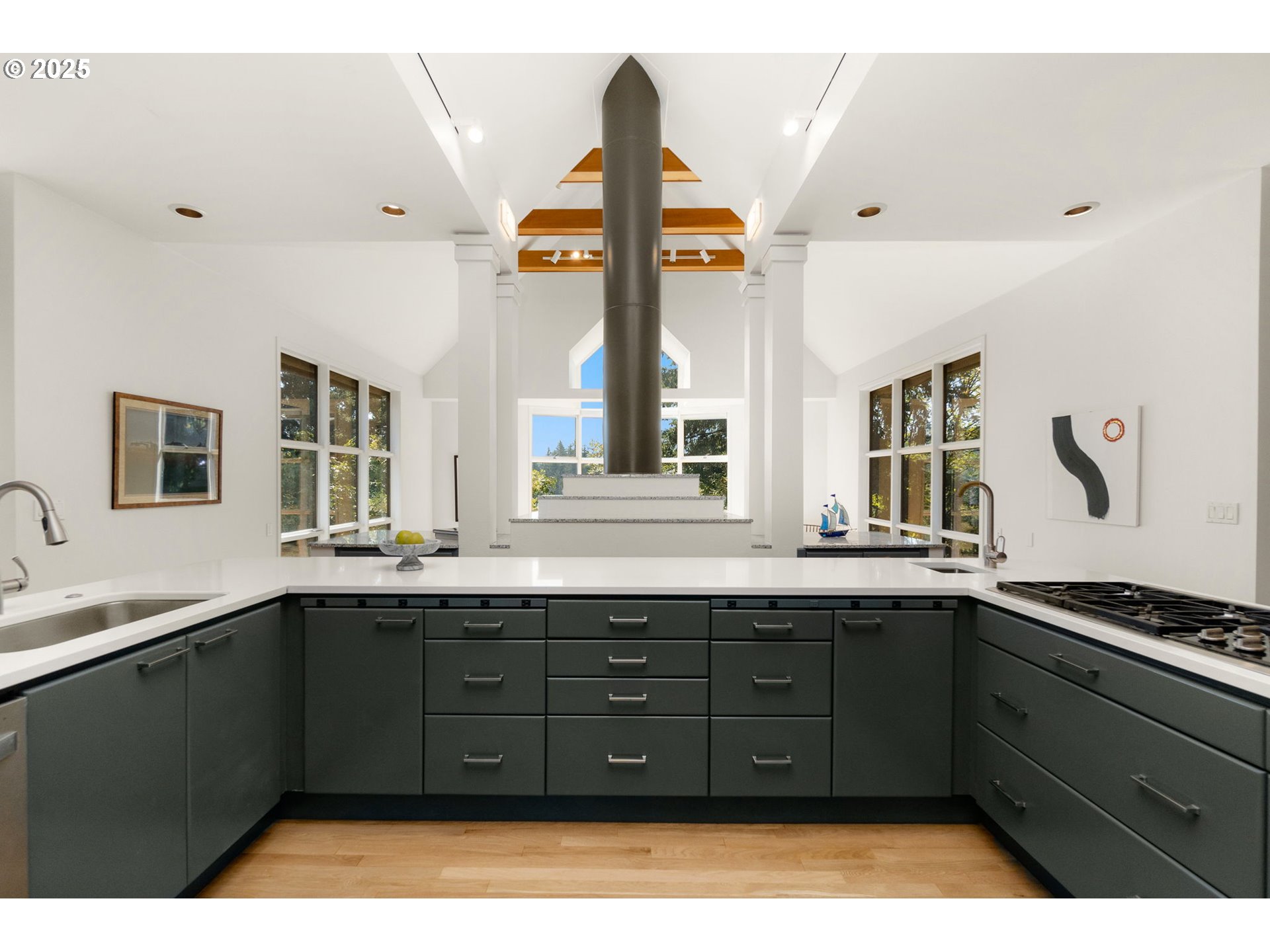 444 Northwest Hermosa Boulevard Portland, OR 97210 - Photo 13 of 35