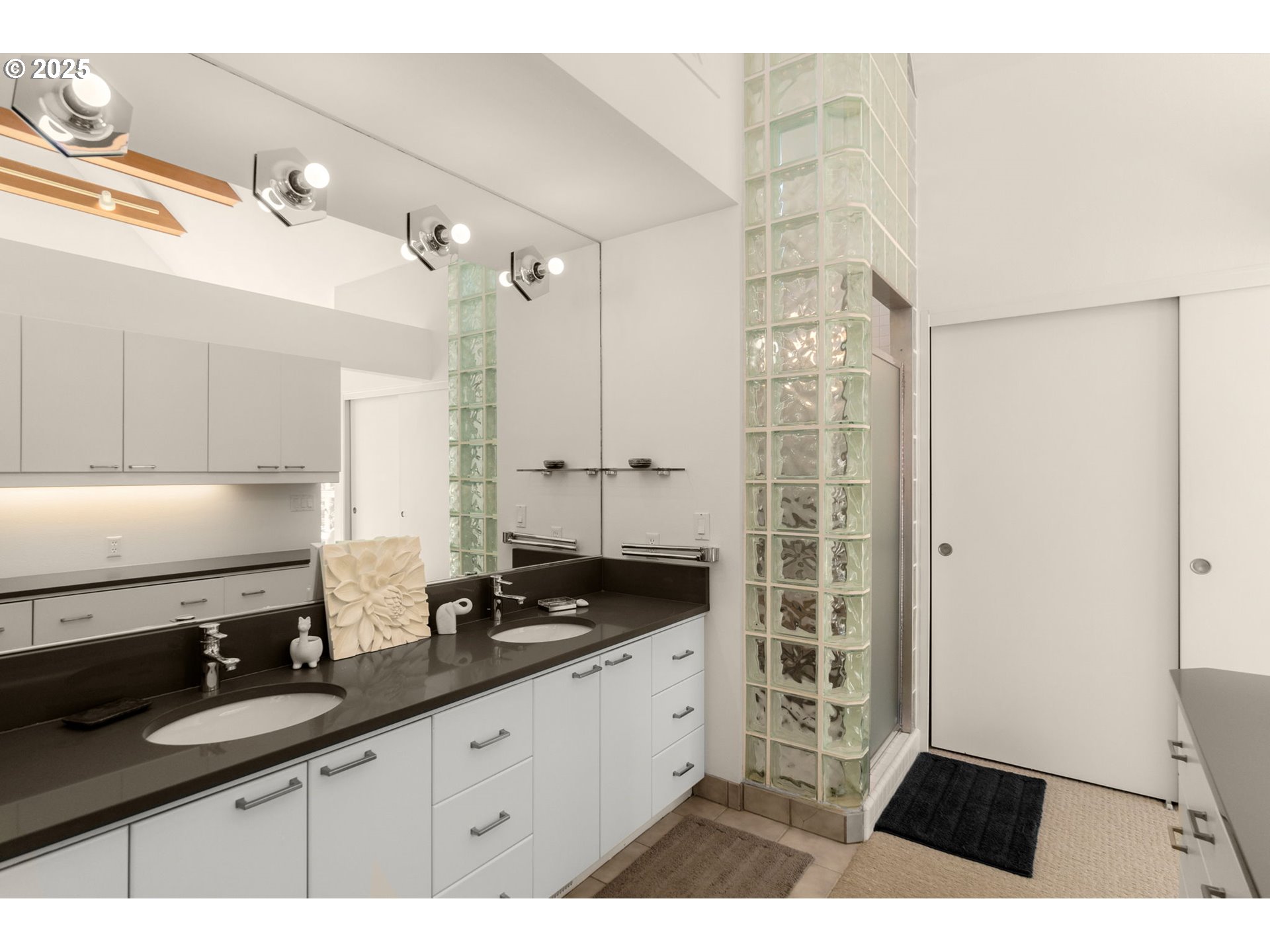 444 Northwest Hermosa Boulevard Portland, OR 97210 - Photo 20 of 35