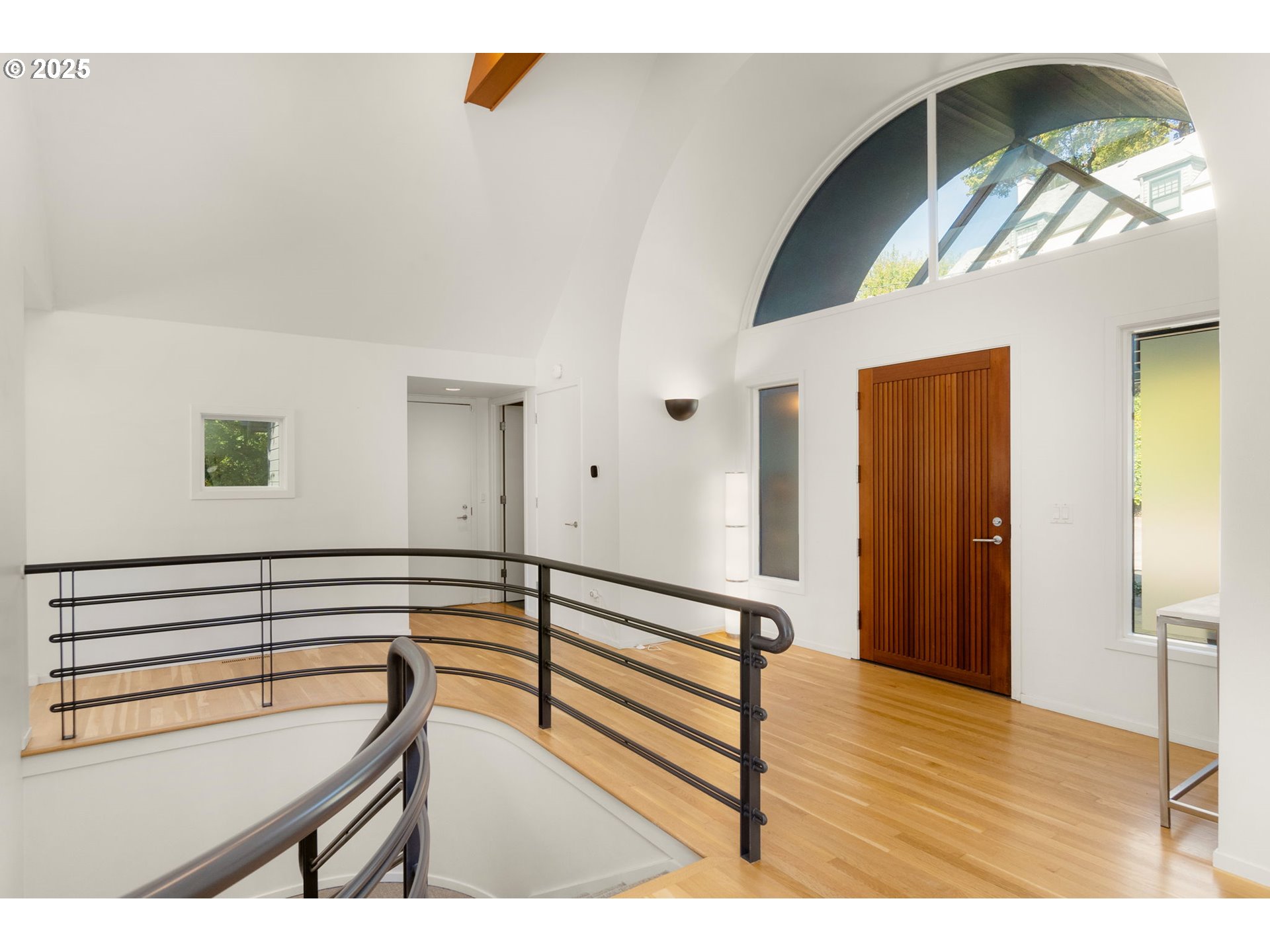 444 Northwest Hermosa Boulevard Portland, OR 97210 - Photo 2 of 35