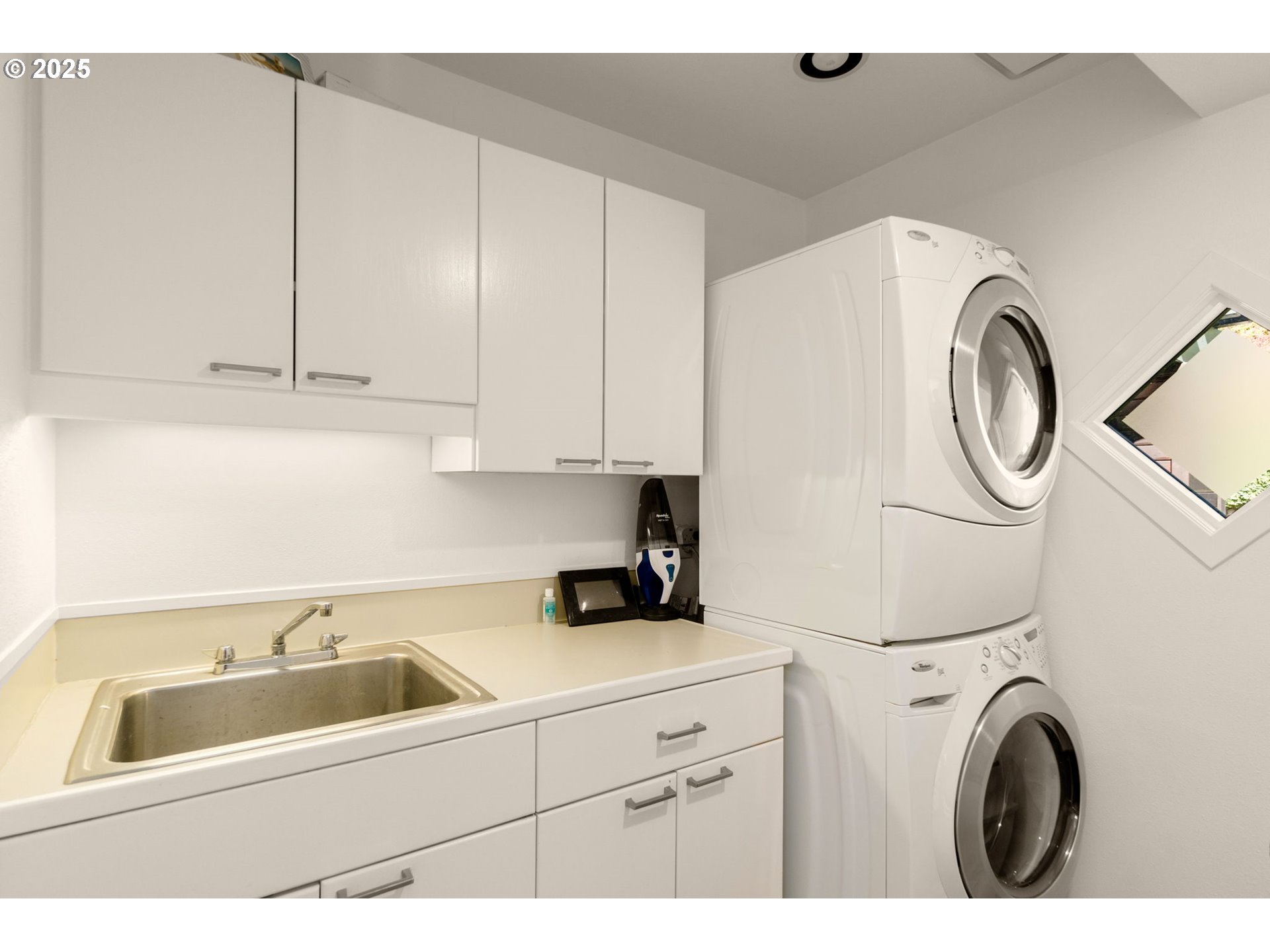 444 Northwest Hermosa Boulevard Portland, OR 97210 - Photo 27 of 35