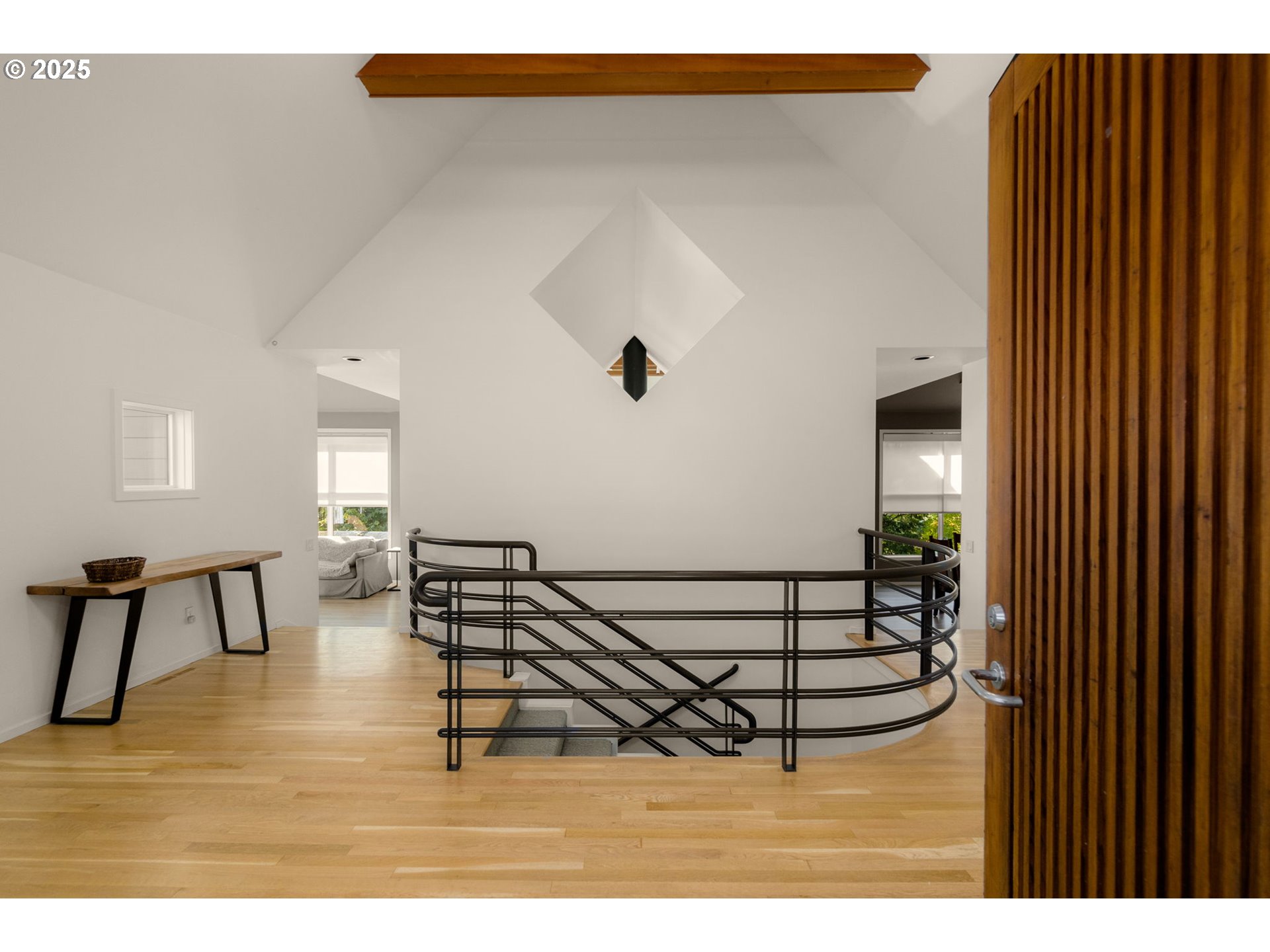 444 Northwest Hermosa Boulevard Portland, OR 97210 - Photo 3 of 35