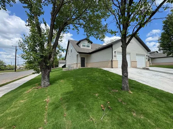 $1,950 | 419 West Dulin Street, Unit 419, Sherman, TX 75090