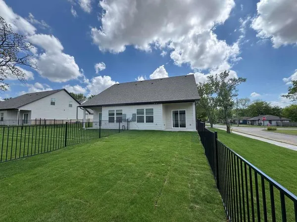 $1,950 | 419 West Dulin Street, Unit 419, Sherman, TX 75090