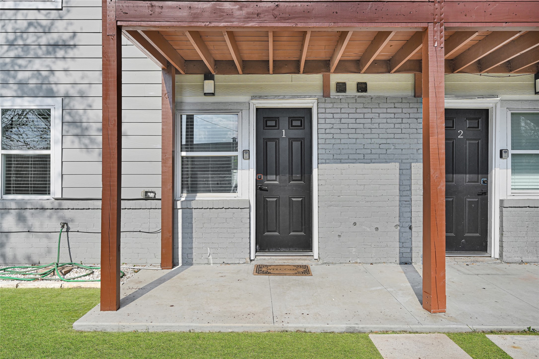 4322 Alconbury Lane, Unit 1 Houston, TX 77021 - Photo 27 of 30 a view of a house with backyard