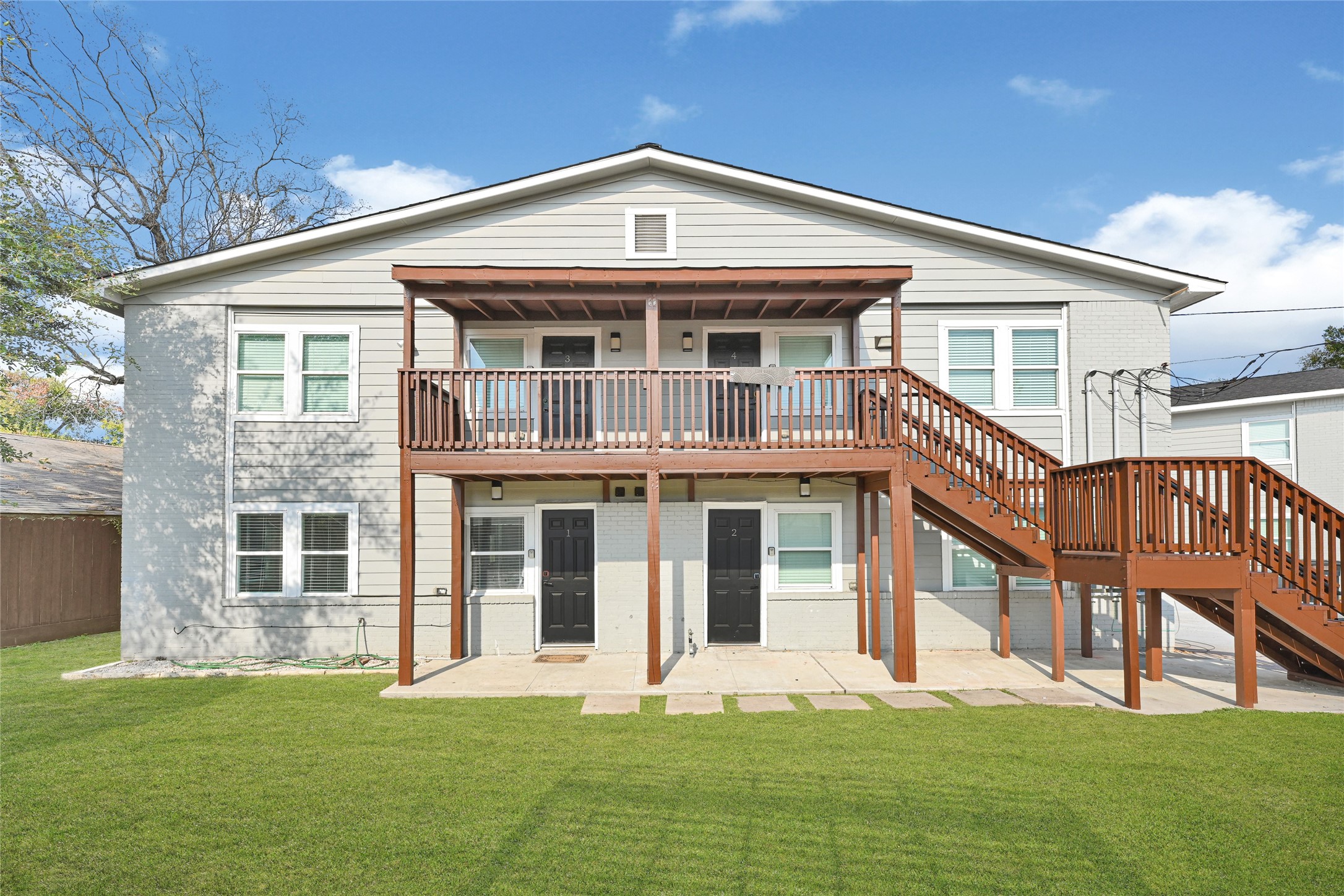 4322 Alconbury Lane, Unit 1 Houston, TX 77021 - Photo 28 of 30 a front view of a house with a yard