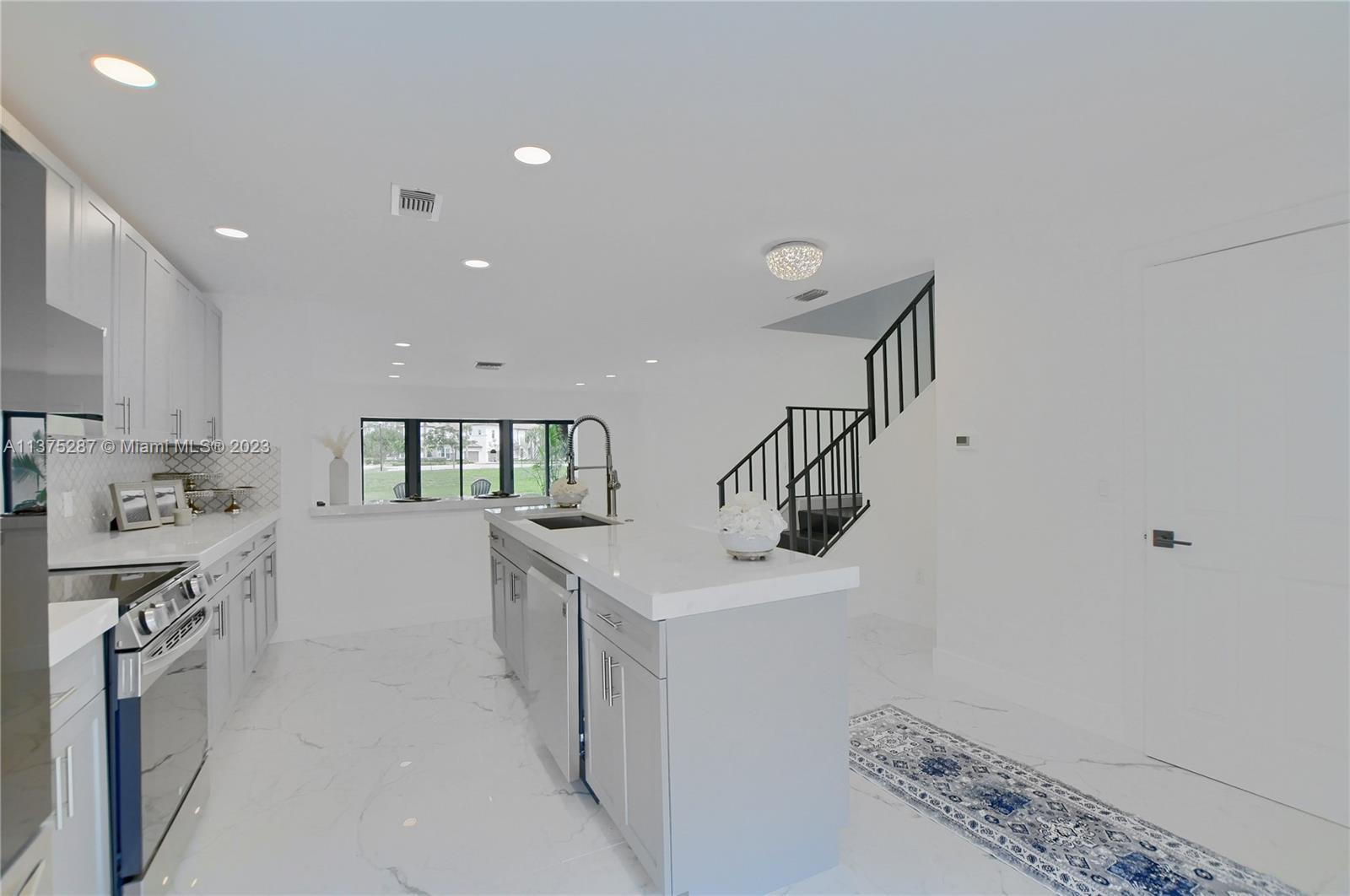 9264 Vista Del Lago, Unit D Boca Raton, FL 33428 - Photo 4 of 28 Gallery Image 4