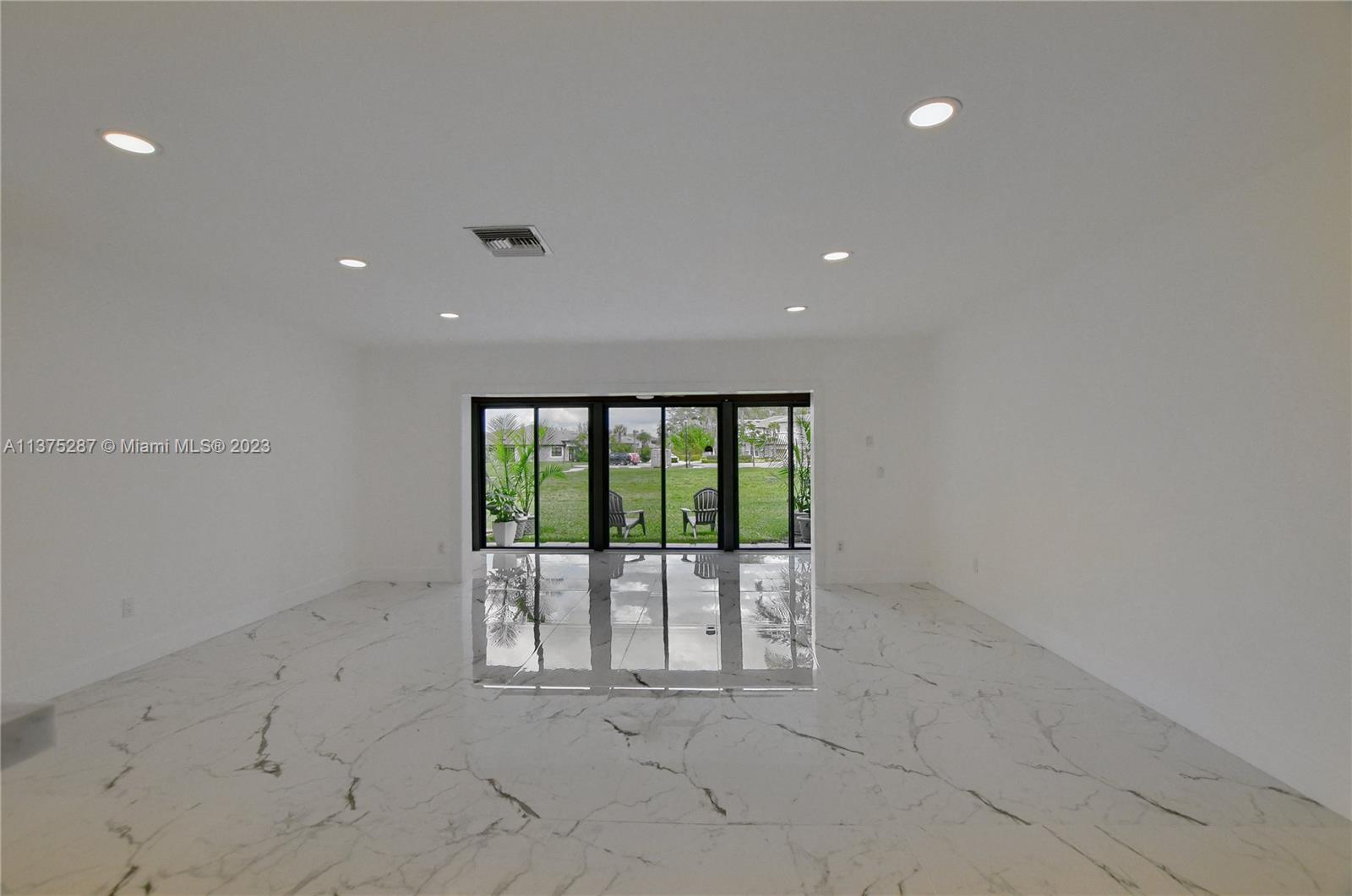 9264 Vista Del Lago, Unit D Boca Raton, FL 33428 - Photo 9 of 28 Gallery Image 9