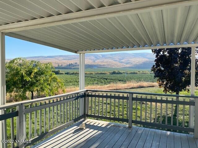 15472 Summitview Road Cowiche, WA 98923 - Photo 4 of 15 a view of balcony with wooden floor