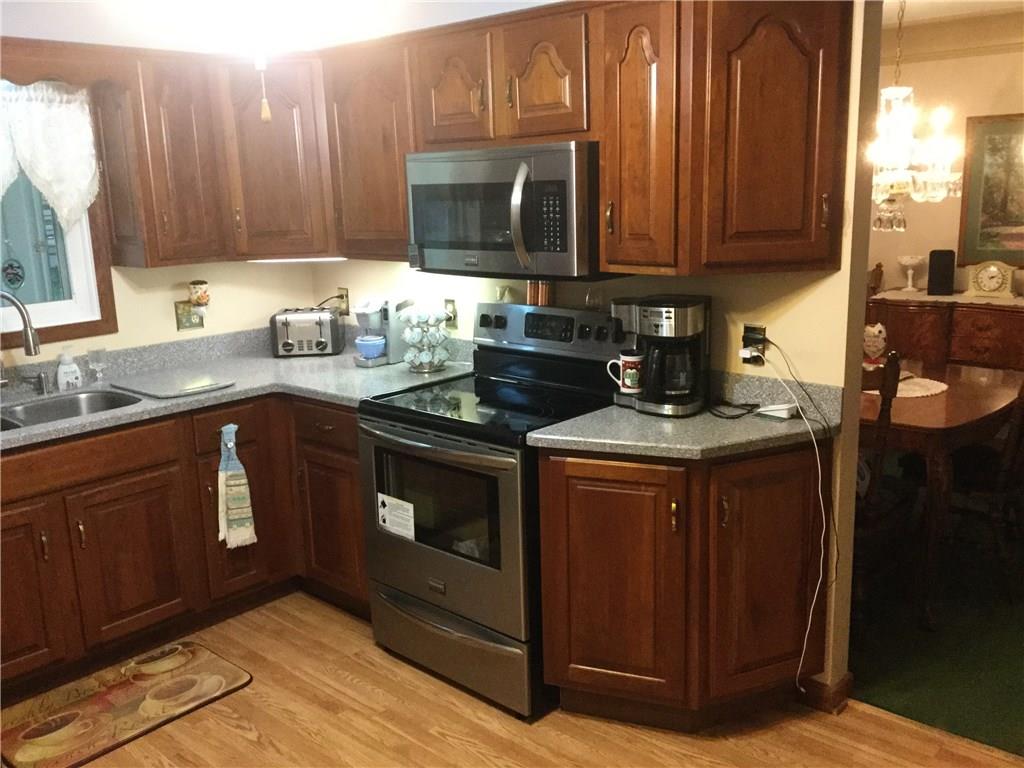 RANGE & MICROWAVE OVEN ARE INCLUDED