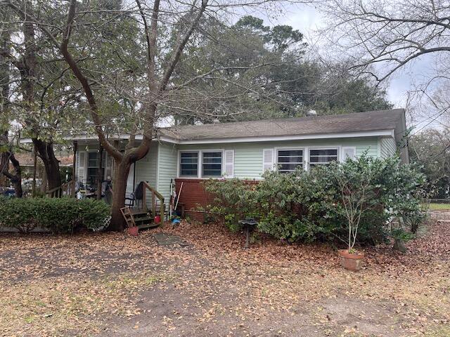 1632 Dogwood Road Charleston, SC 29414 - Photo 5 of 12 IMG_5115.jpg front of house from the ri