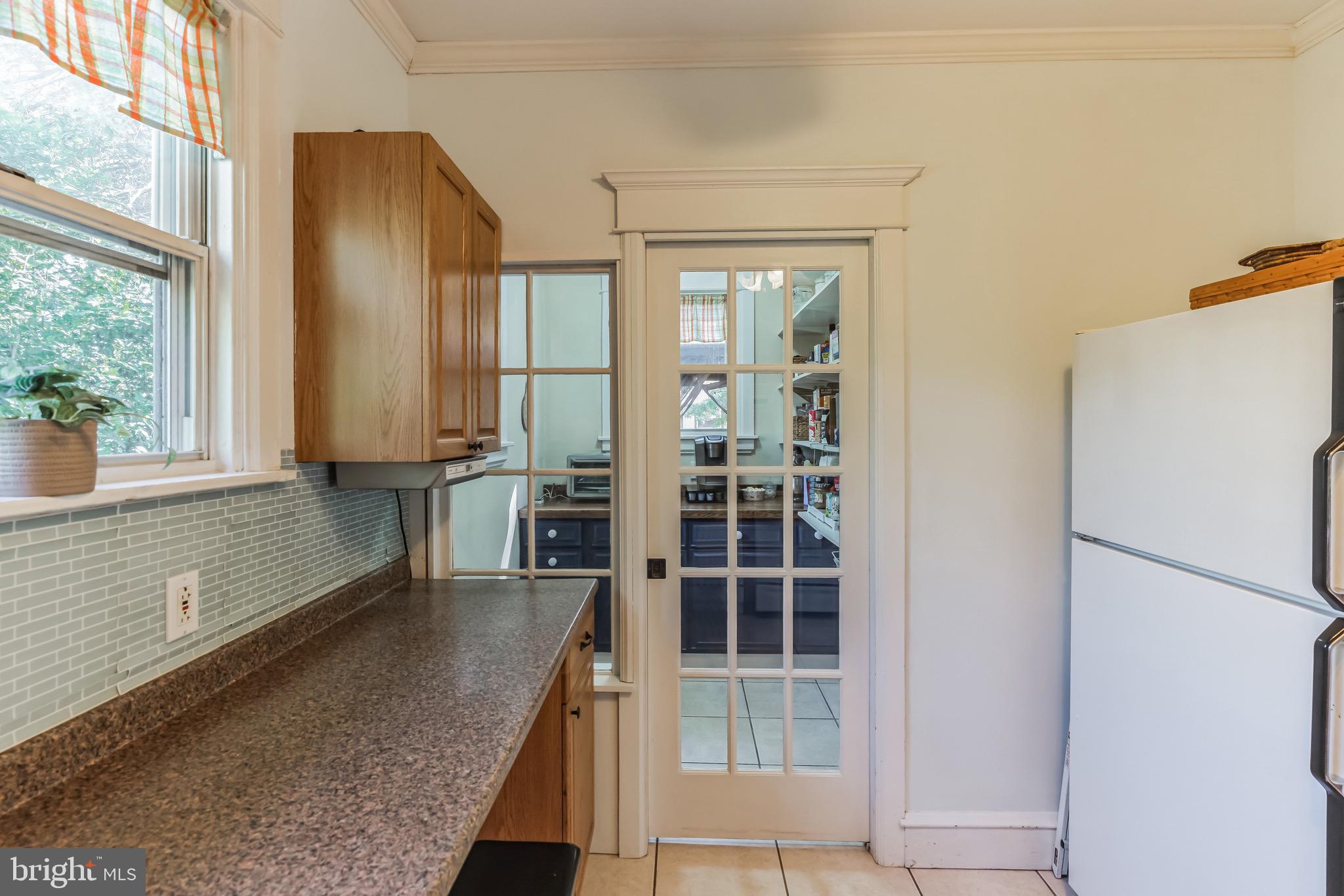 25 Ridley Avenue Aldan, PA 19018 - Photo 13 of 37 OMG a POCKET DOOR to....