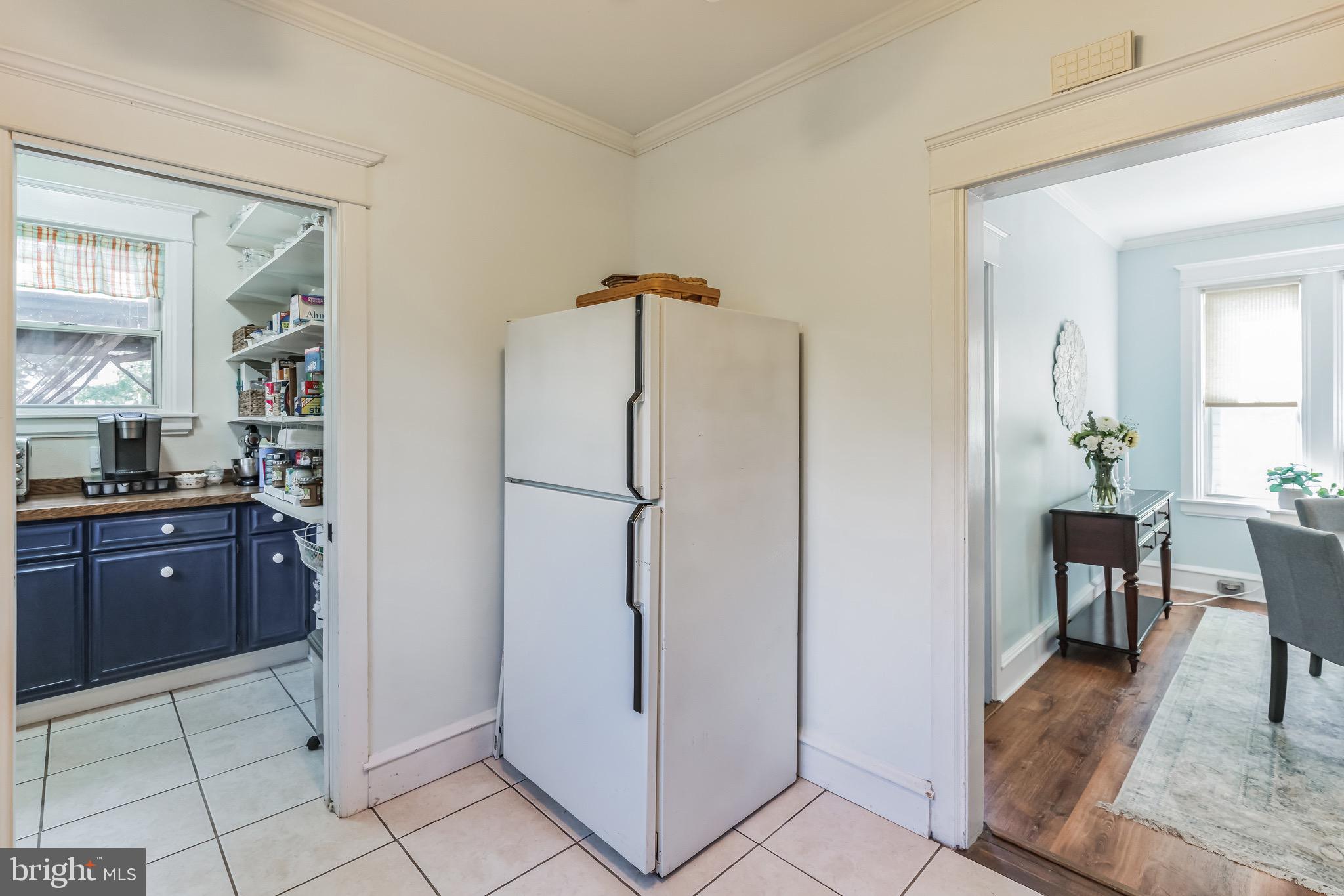 25 Ridley Avenue Aldan, PA 19018 - Photo 16 of 37 And a fridge too! So fancy.