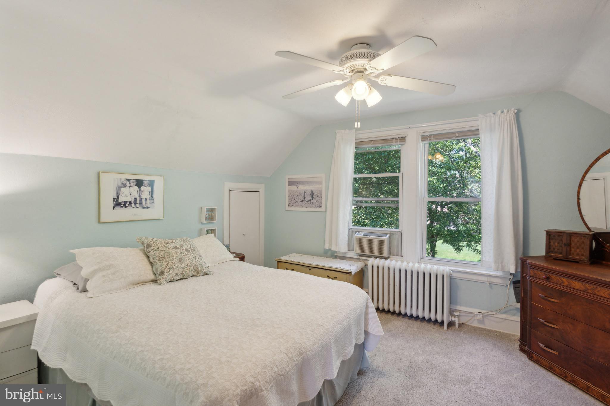 25 Ridley Avenue Aldan, PA 19018 - Photo 22 of 37 Primary bedroom.