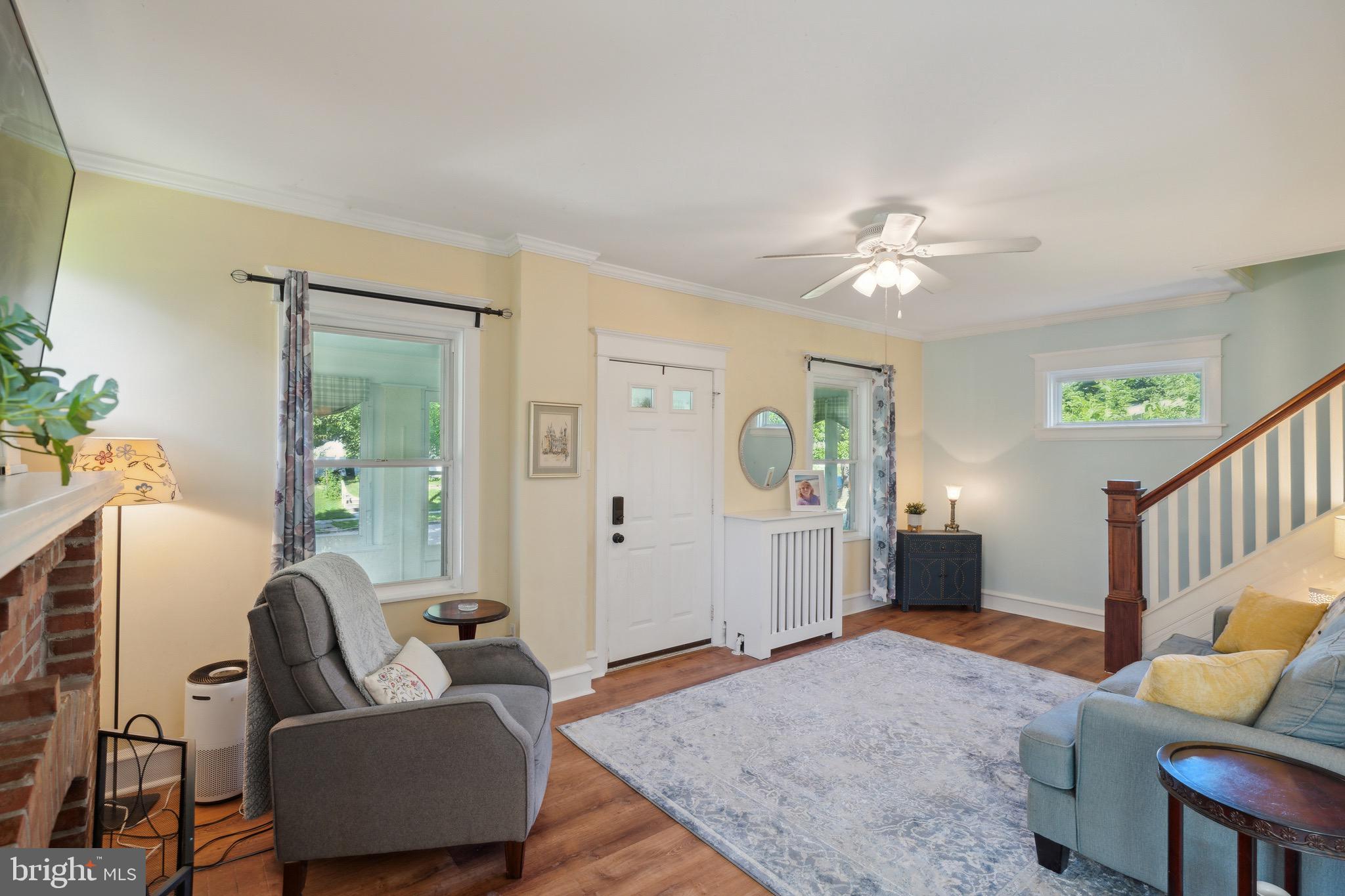 25 Ridley Avenue Aldan, PA 19018 - Photo 5 of 37 This Living Room is adorbs.