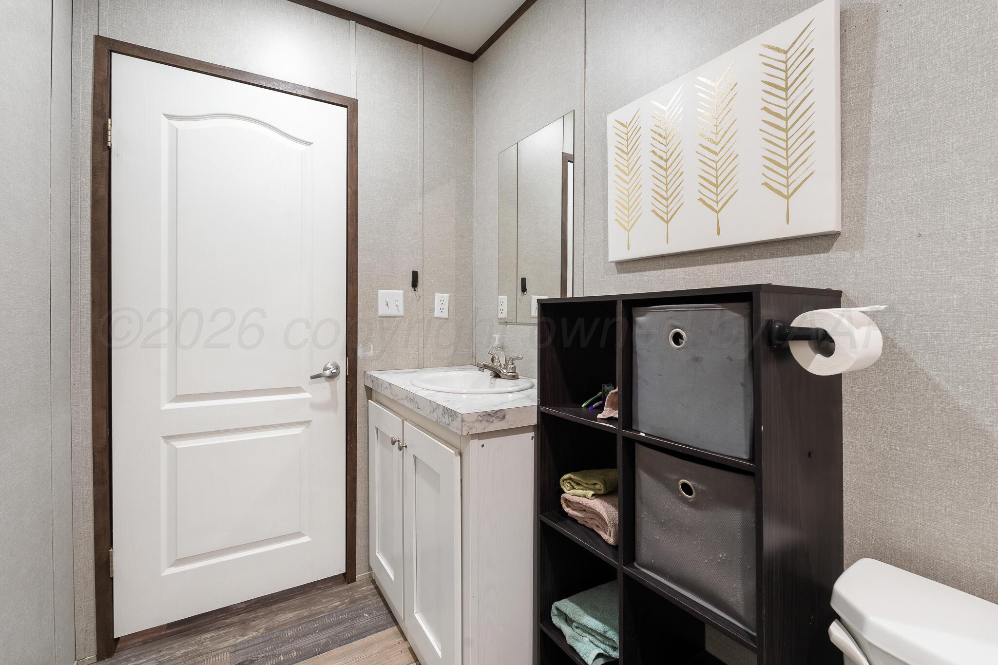 11401 Anderson Road Amarillo, TX 79118 - Photo 38 of 59 Hall Bath
