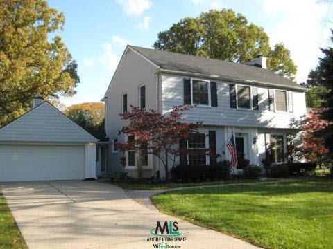 960 North Oxford Road Grosse Pointe, MI 48236 - Photo 1 of 12 833243.JPG