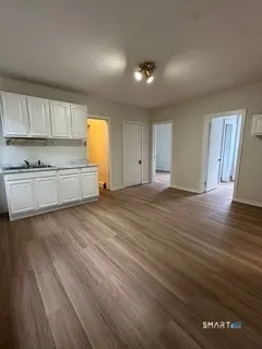 $1,600 | 44 Prest Street, Unit 1, New London, CT 06320