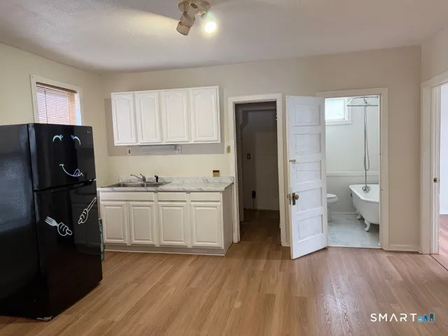 $1,600 | 44 Prest Street, Unit 1, New London, CT 06320