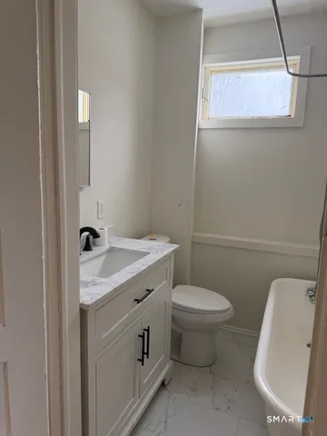 $1,600 | 44 Prest Street, Unit 1, New London, CT 06320