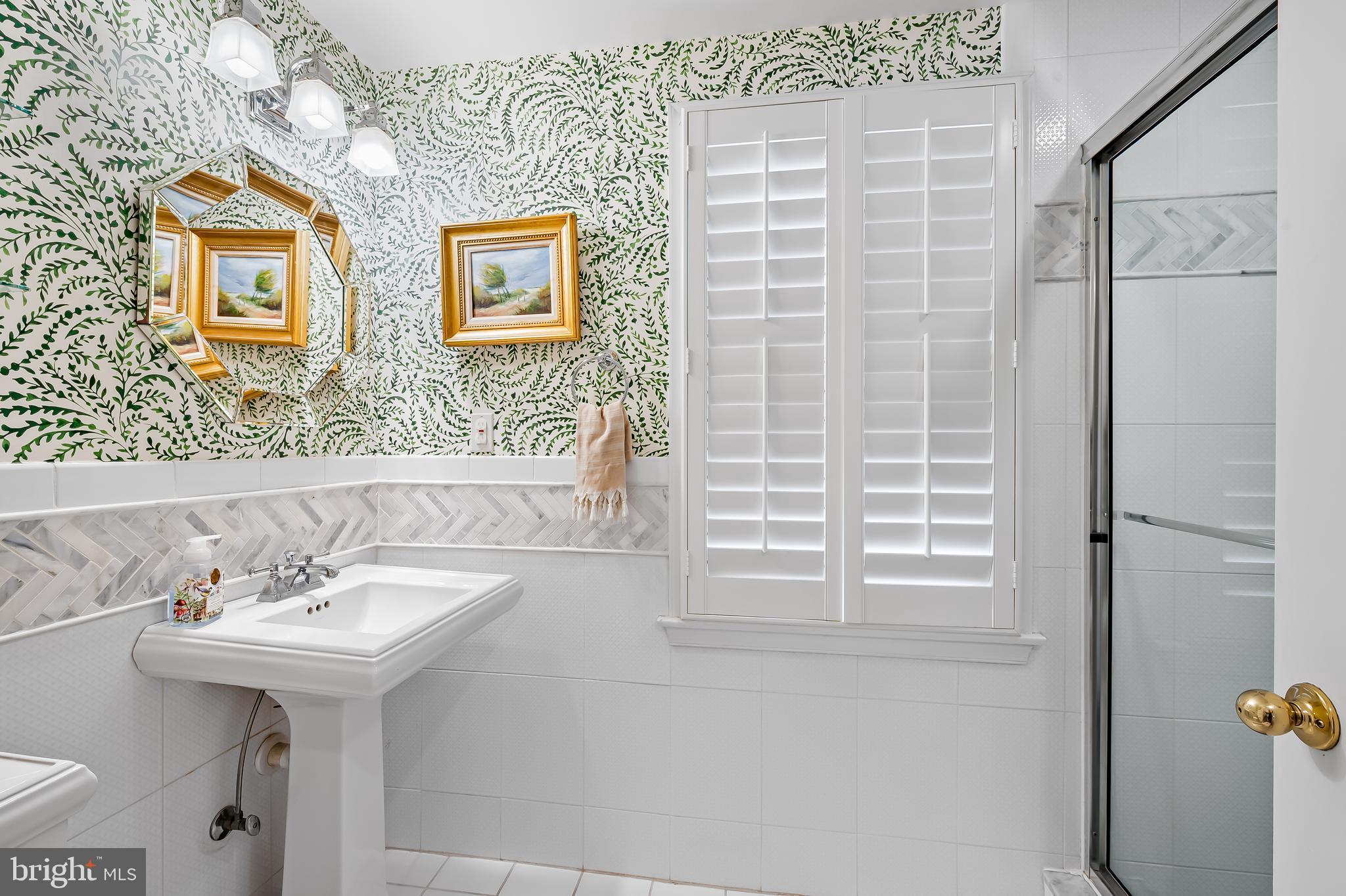 5700 Greenleaf Road Baltimore, MD 21210 - Photo 15 of 42 Full bathroom on first floor