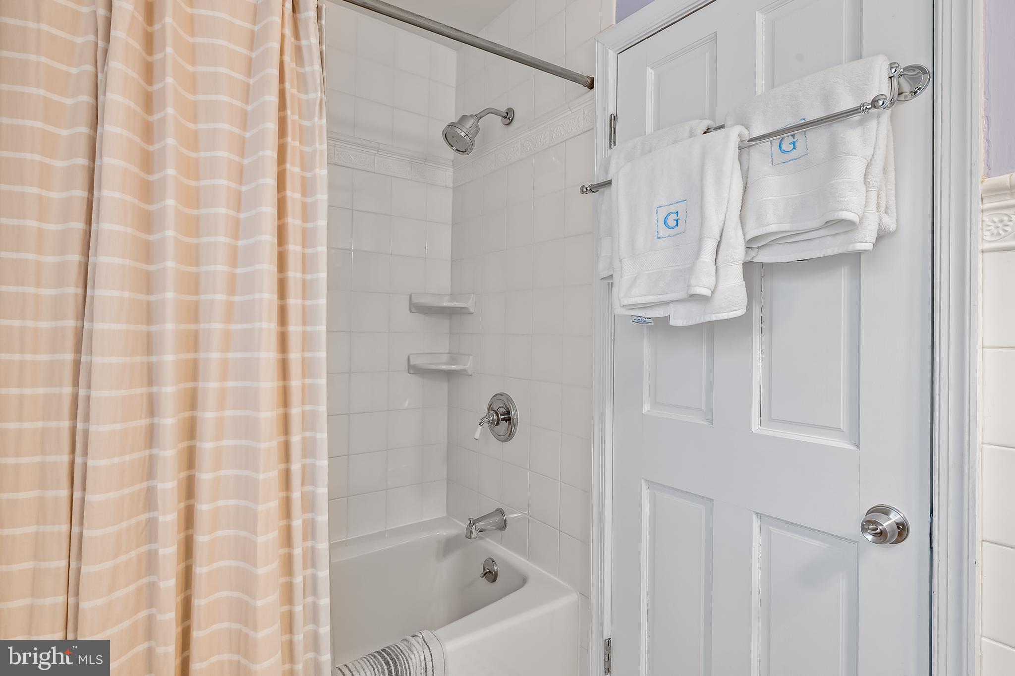 5700 Greenleaf Road Baltimore, MD 21210 - Photo 26 of 42 Full hall bathroom