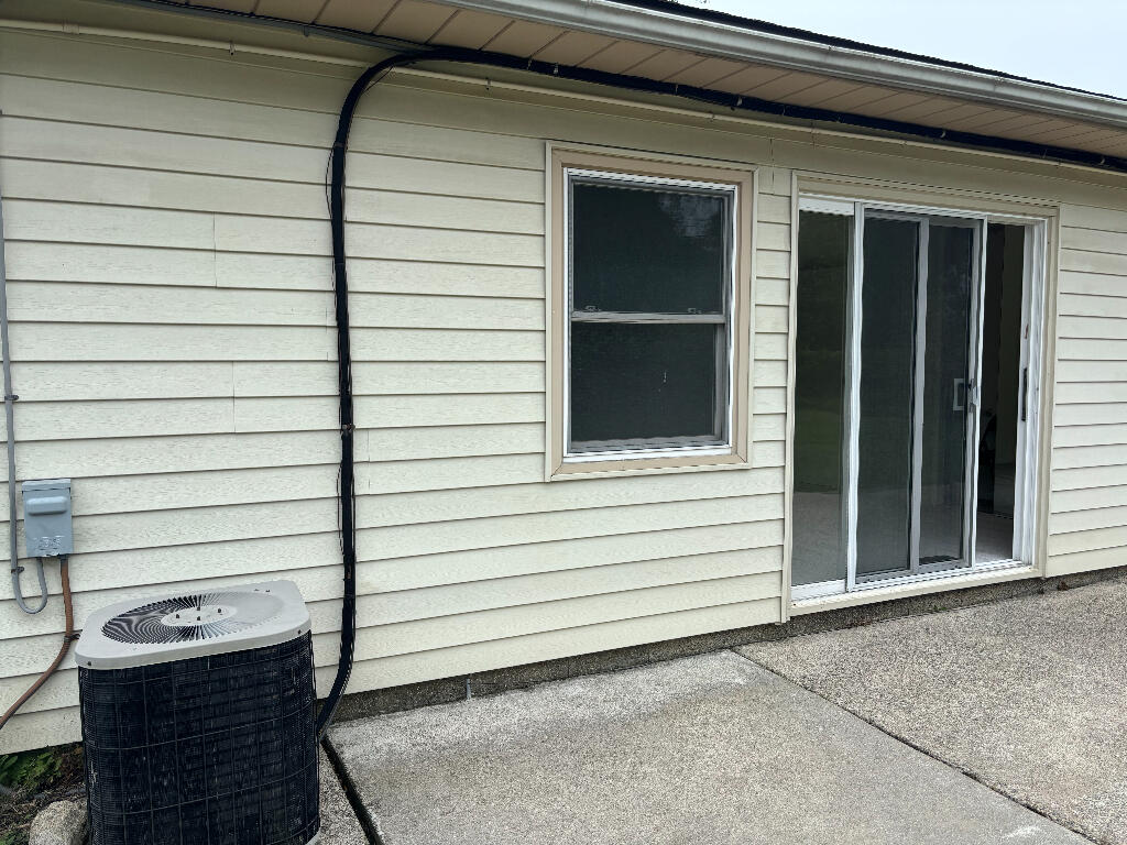 1191 Beta Road Walled Lake, MI 48390 - Photo 3 of 13 03