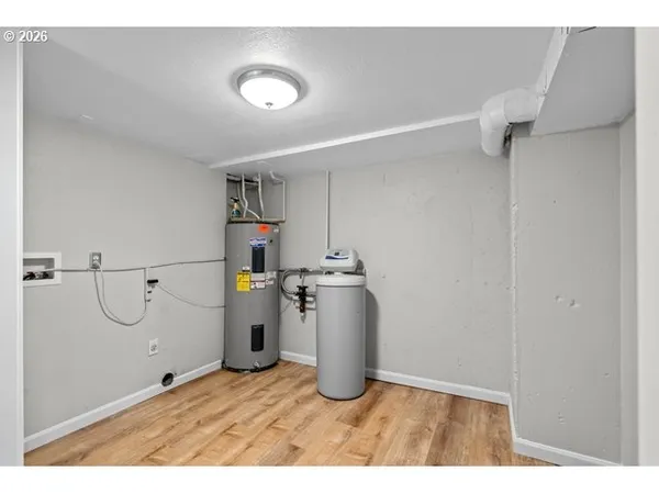 a view of a storage & utility room with washer and dryer