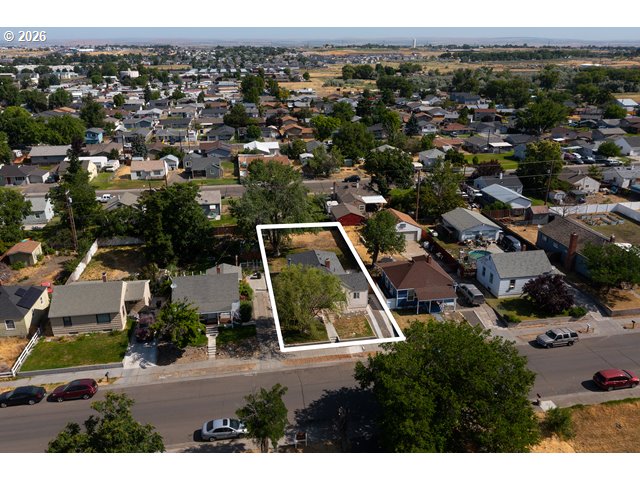 561 East Ridgeway Avenue Hermiston, OR 97838 - Photo 36 of 46 an aerial view of multiple house