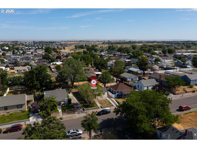 561 East Ridgeway Avenue Hermiston, OR 97838 - Photo 37 of 46 an aerial view of a city