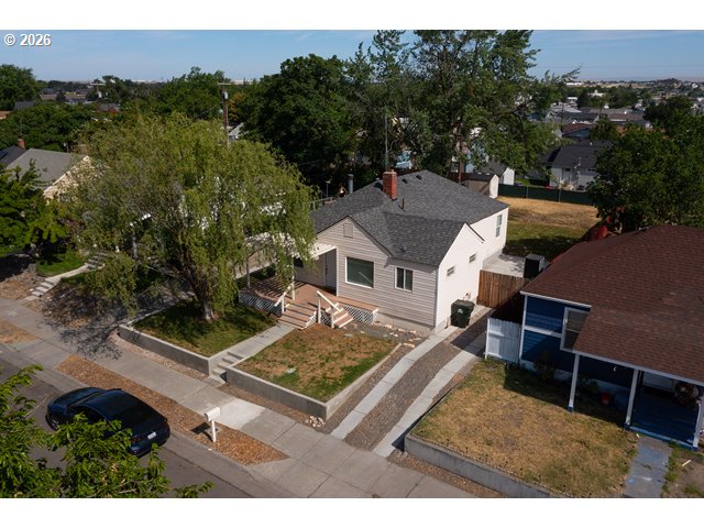 561 East Ridgeway Avenue Hermiston, OR 97838 - Photo 45 of 46 an aerial view of a house