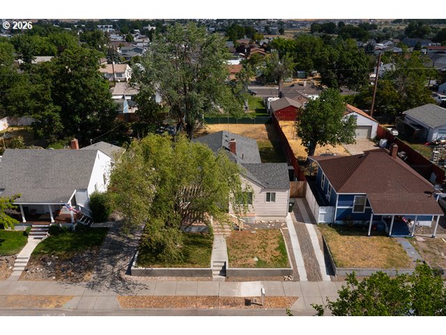 561 East Ridgeway Avenue Hermiston, OR 97838 - Photo 46 of 46 an aerial view of a house with a yard basket ball court and outdoor seating