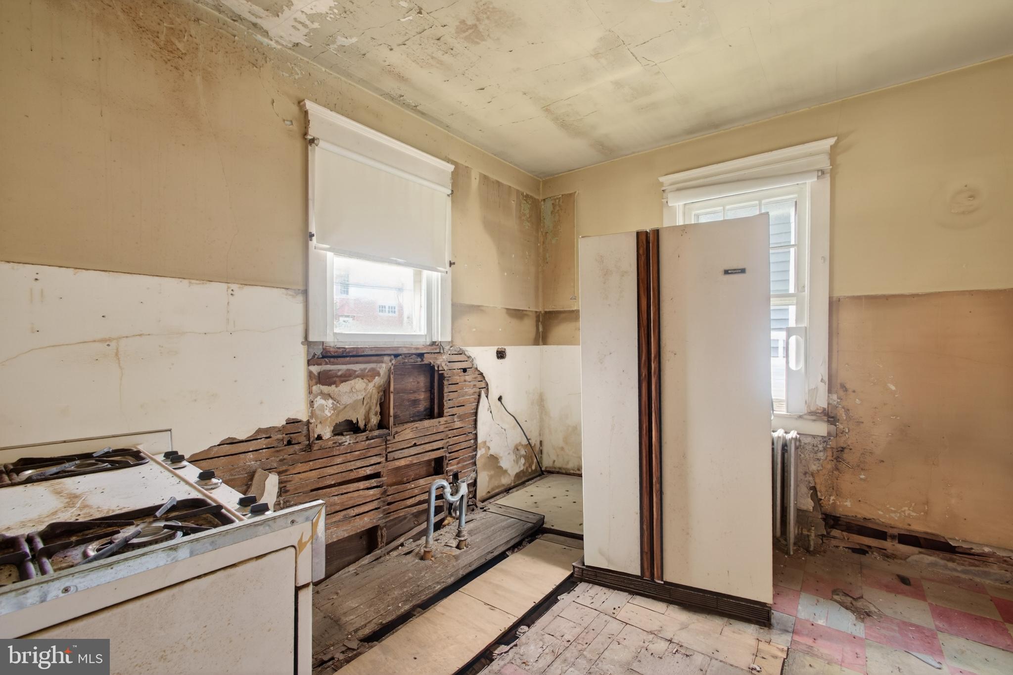 2583 Radcliffe Road Broomall, PA 19008 - Photo 5 of 12 a kitchen with a stove and a refrigerator