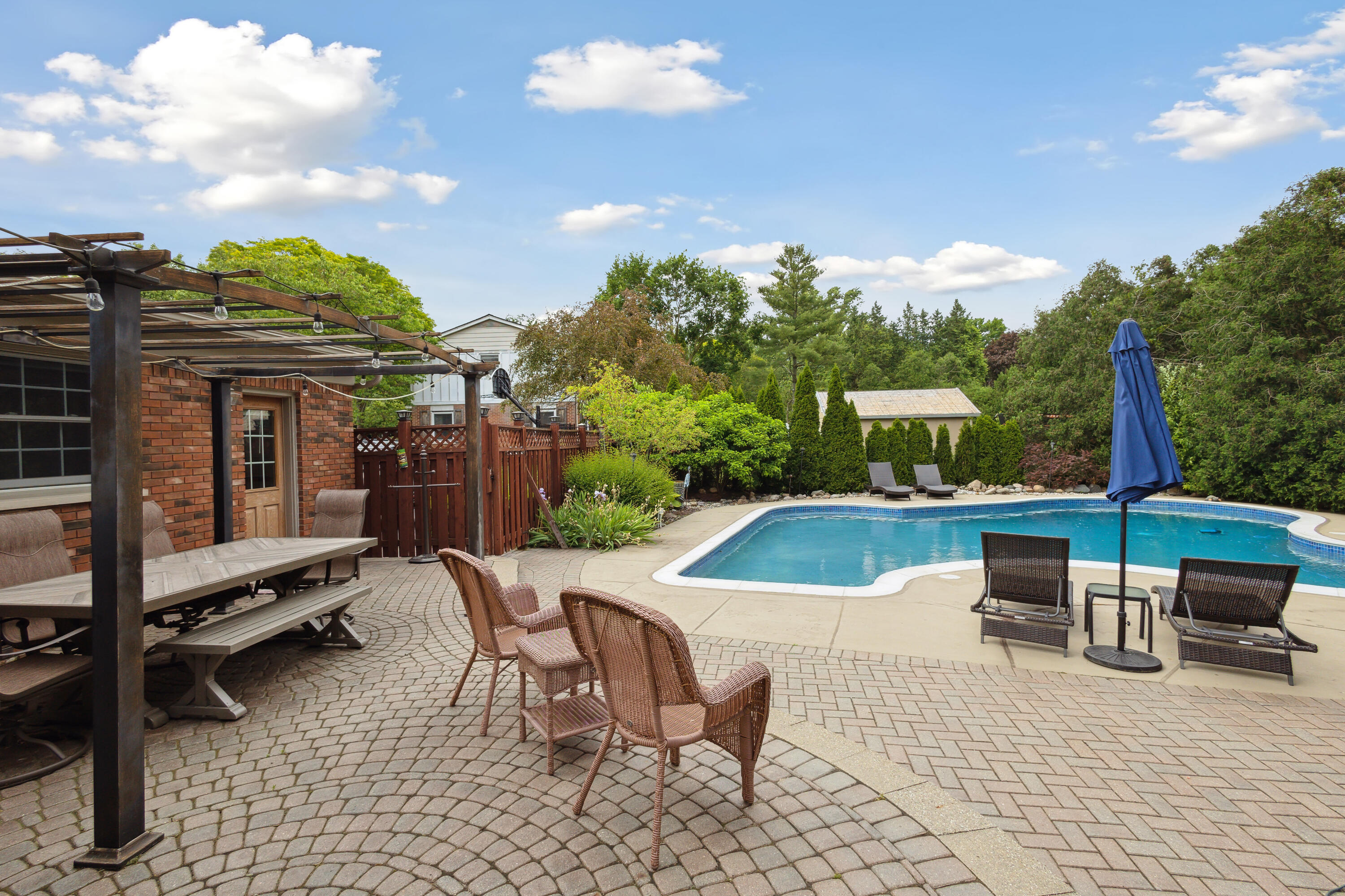 5681 Beechview Drive Rochester, MI 48306 - Photo 3 of 5 53-5681-Beechview-Dr-Rochester-MI-48306-