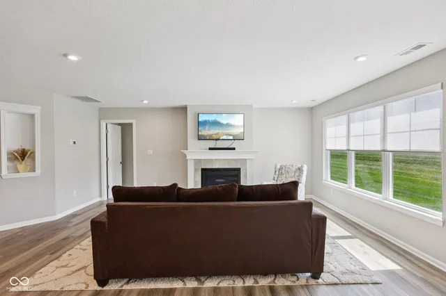 $269,900 | 7111 Lillian Place, Cumberland, IN 46229