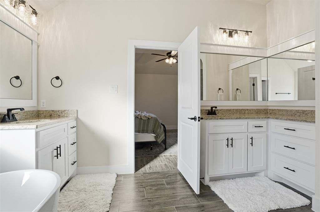 9017 Vly Oak Court Springtown, TX 76082 - Photo 19 of 35 Primary Bathroom