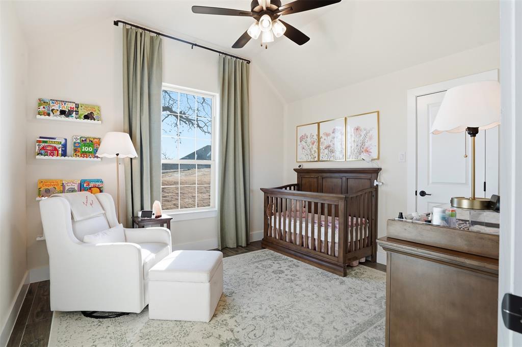 9017 Vly Oak Court Springtown, TX 76082 - Photo 22 of 35 Guest Bedroom 11x11, Huge walk-in closet