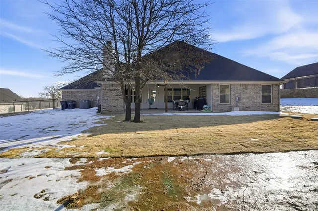 a house view with a outdoor space