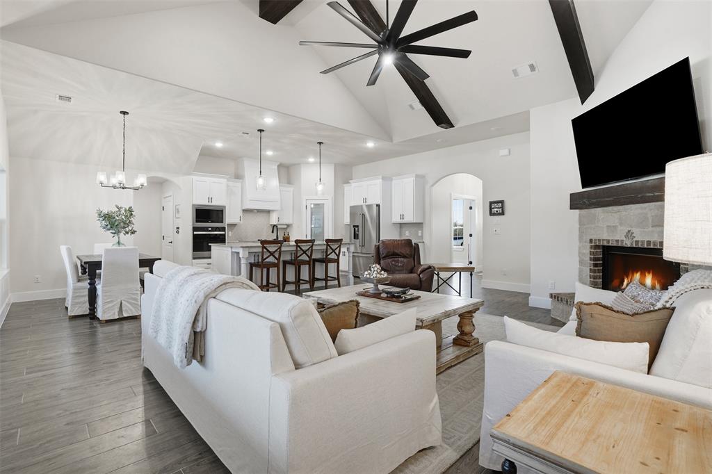 9017 Vly Oak Court Springtown, TX 76082 - Photo 8 of 35