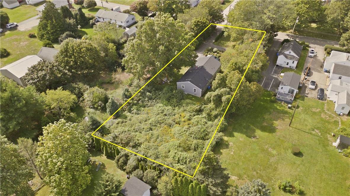 590 Turner Road Middletown, RI 02842 - Photo 2 of 12 Gallery Image 2