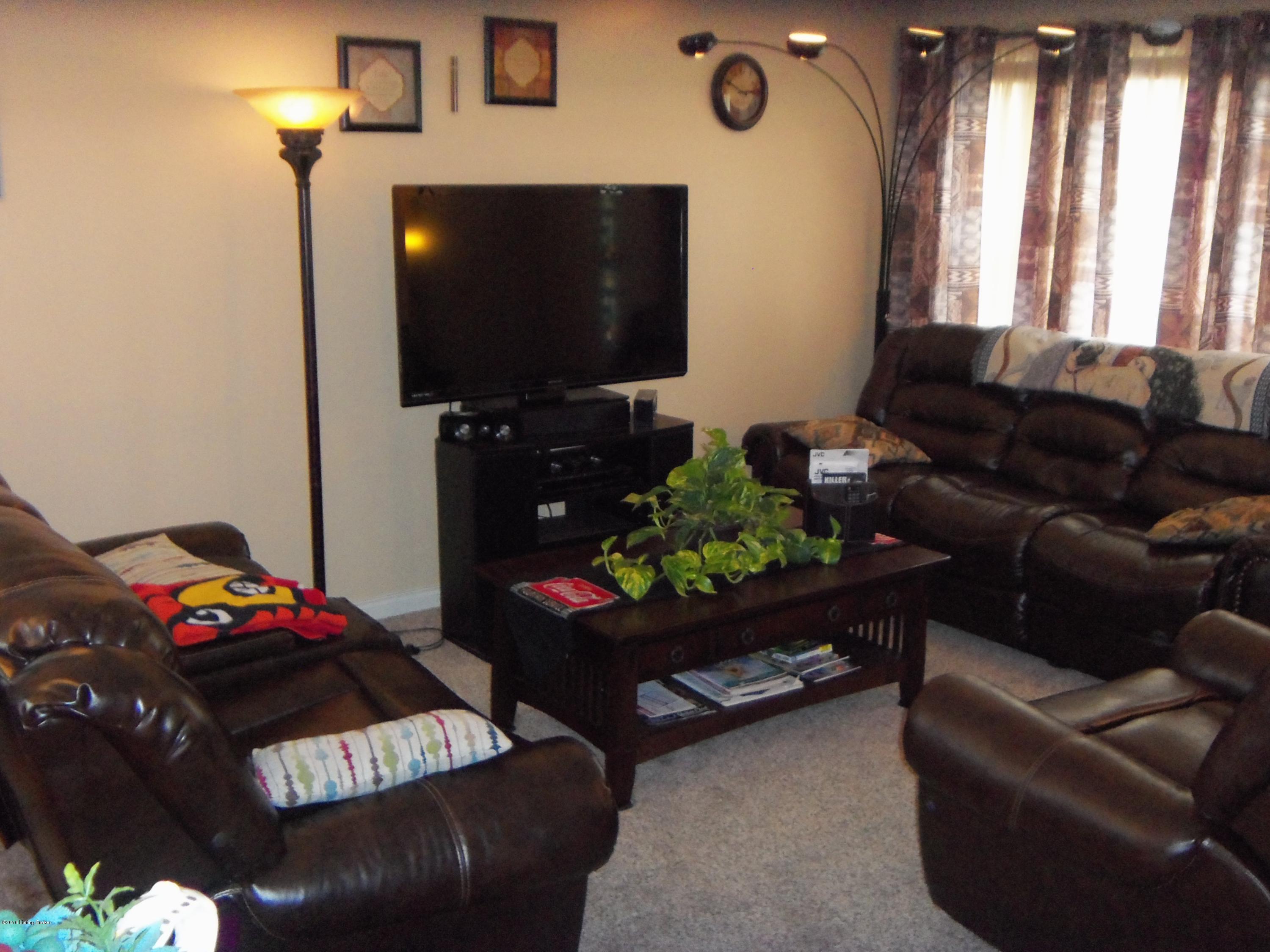 356 Blossom Road Louisville, KY 40229 - Photo 2 of 39 Living Room