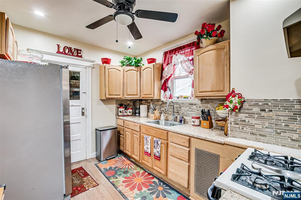 337 Coit Street Irvington, NJ 07111 - Photo 4 of 10