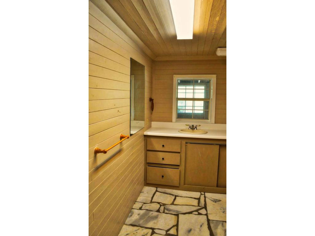 7254 Houston Valley Road Greeneville, TN 37743 - Photo 14 of 34 Bathroom