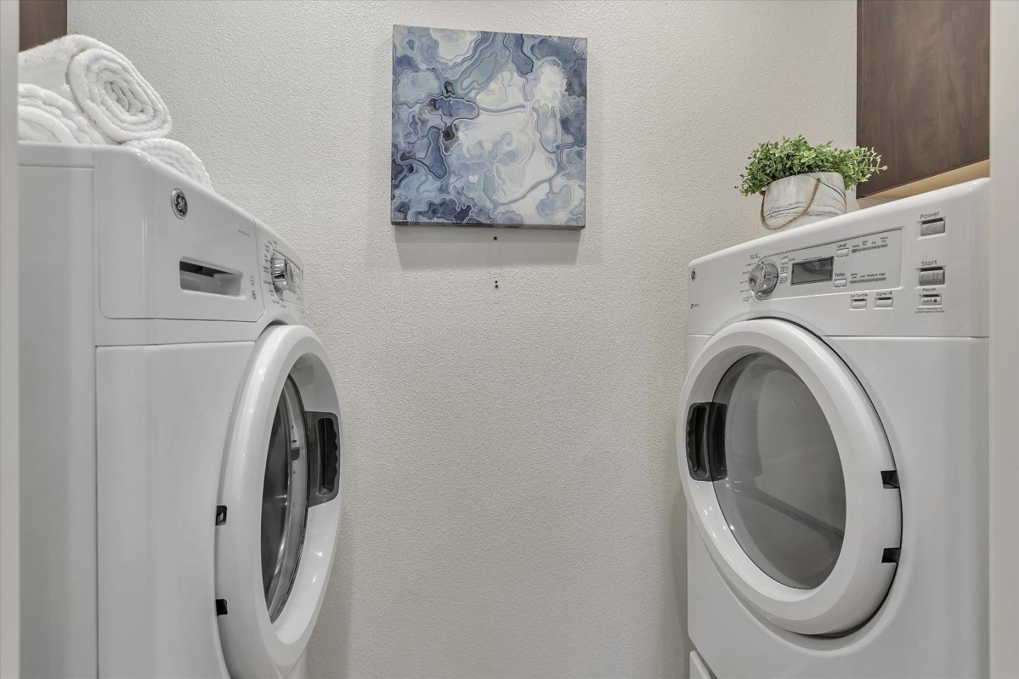 5814 Riley Way Newark, CA 94560 - Photo 31 of 46 a utility room with dryer and washer