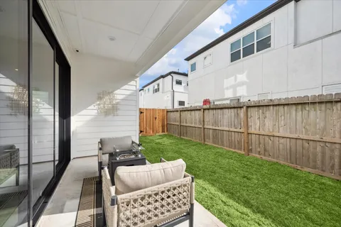 $687,500 | 1418 Caywood Lane, Unit B, Houston, TX 77055
