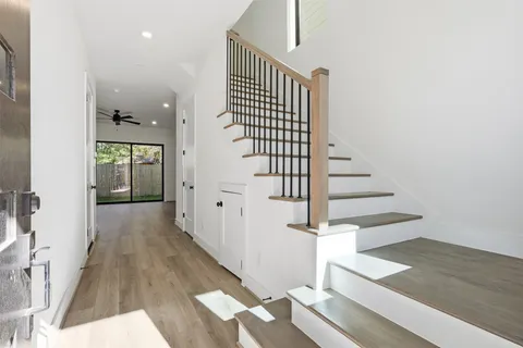 $687,500 | 1418 Caywood Lane, Unit B, Houston, TX 77055